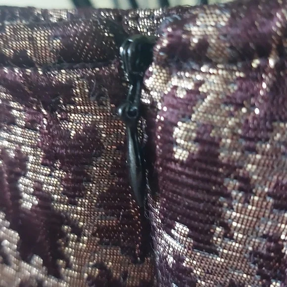 JONES NEW YORK, Size 12, Elegant Metallic Skirt Gold and Brown Color. - Picture 5 of 7